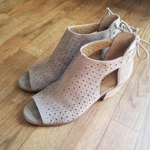 Lucky Brand Shoes - Lucky Brand Taupe Peep Toed Heeled Sandals Lucky Brand Shoes - Lucky Brand Taupe Peep Toed Heeled Sandals